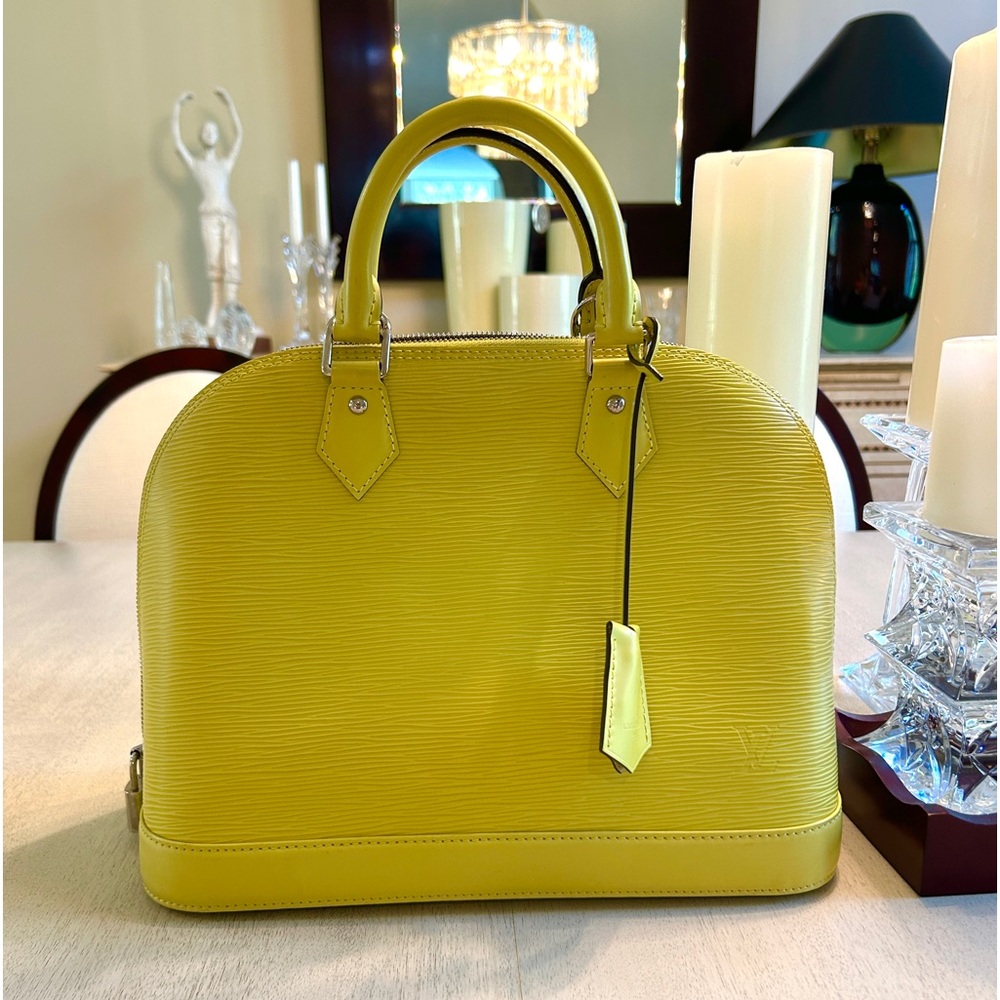 Louis Vuitton Epi Alma MM
